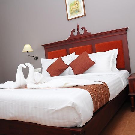 Kaduturutti Vijayapark Hotel מראה חיצוני תמונה
