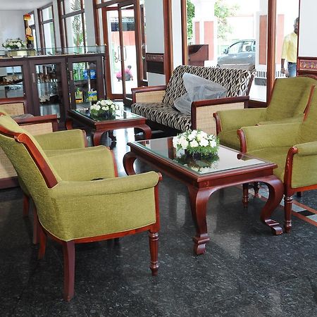 Kaduturutti Vijayapark Hotel מראה חיצוני תמונה