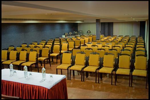 Kaduturutti Vijayapark Hotel מראה חיצוני תמונה