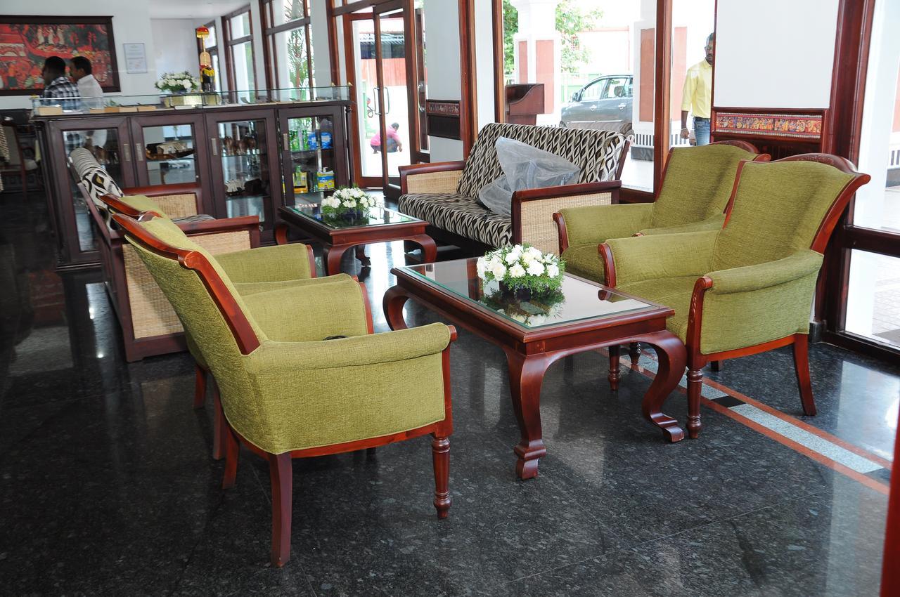 Kaduturutti Vijayapark Hotel מראה חיצוני תמונה