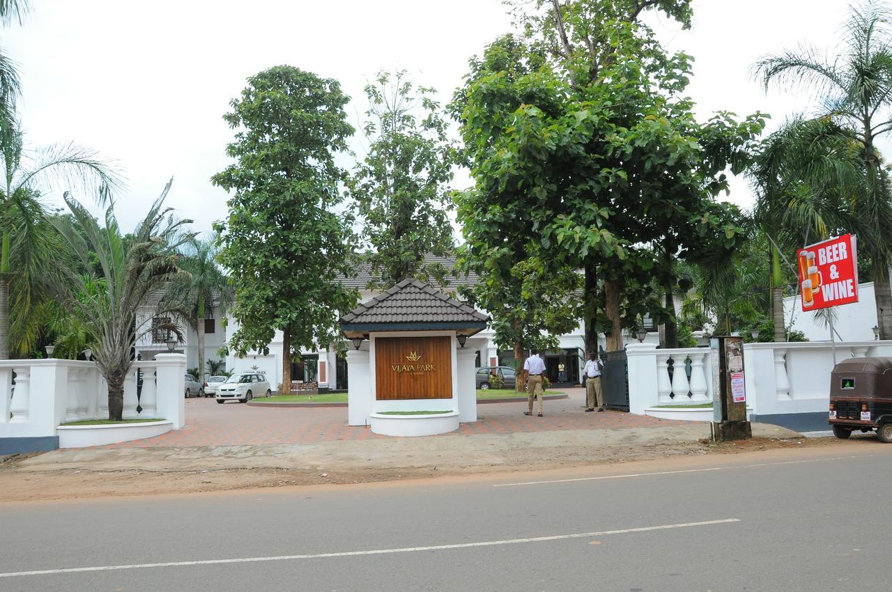 Kaduturutti Vijayapark Hotel מראה חיצוני תמונה