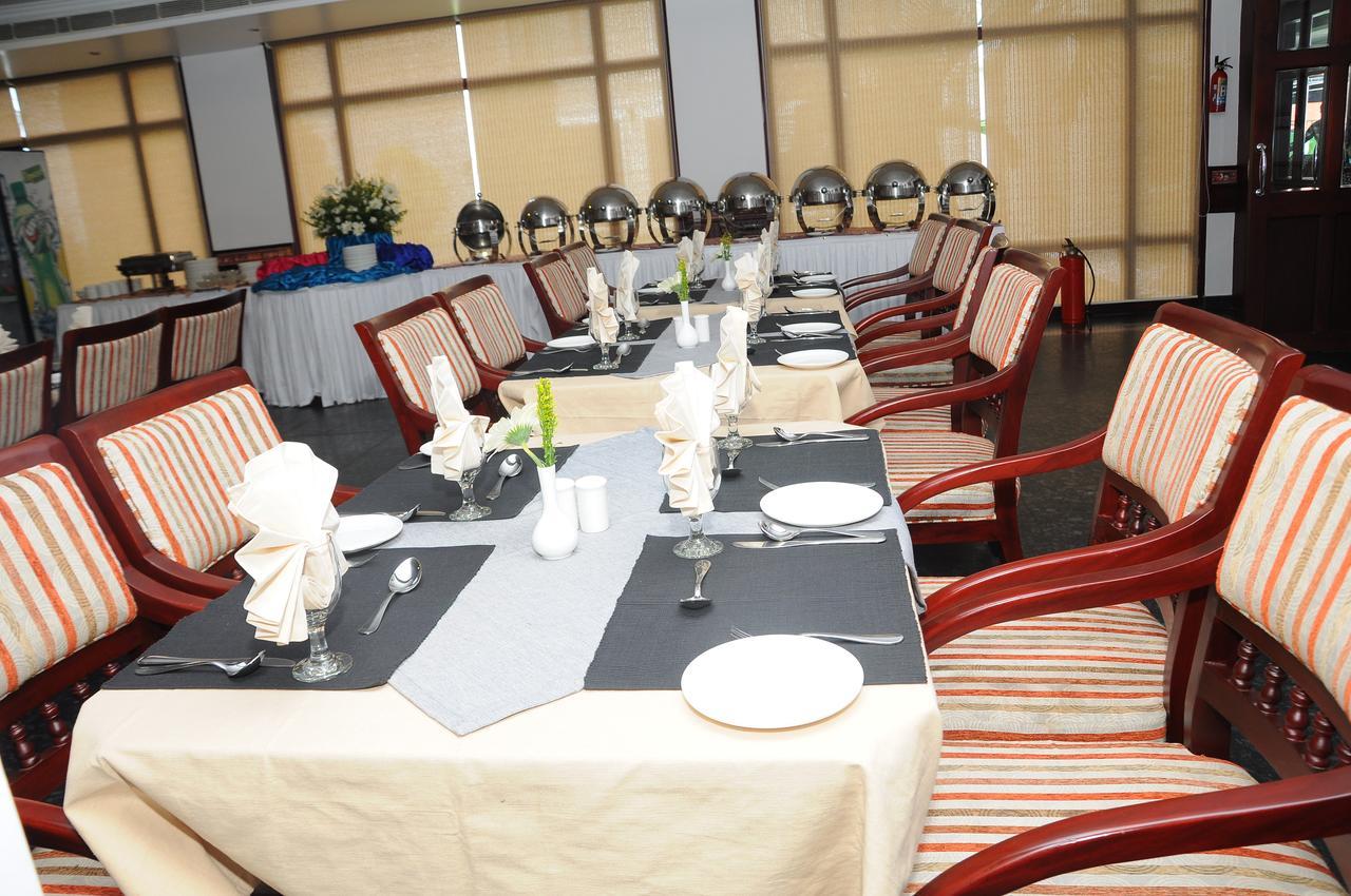 Kaduturutti Vijayapark Hotel מראה חיצוני תמונה